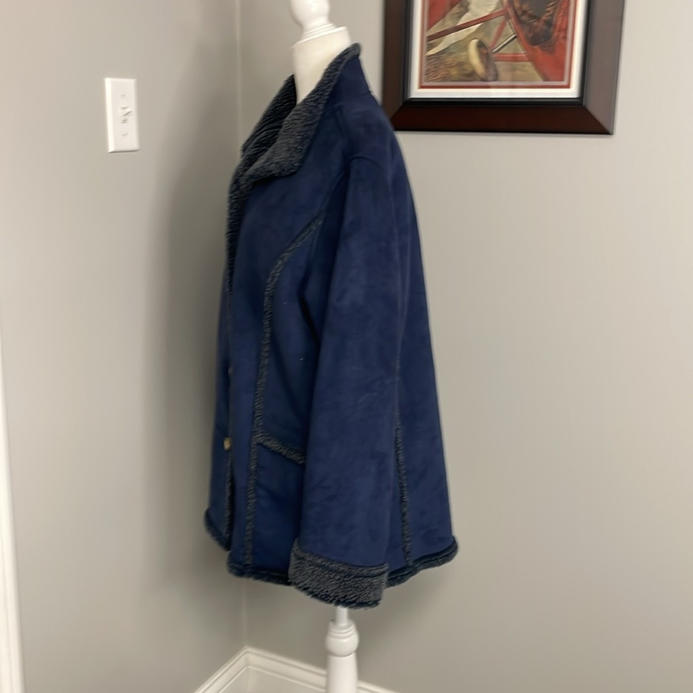 Elegant Navy Teddy Jacket with Faux Fur Trim - Picture 2 of 4